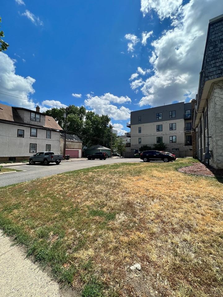 Girard - Photo 2 of 13