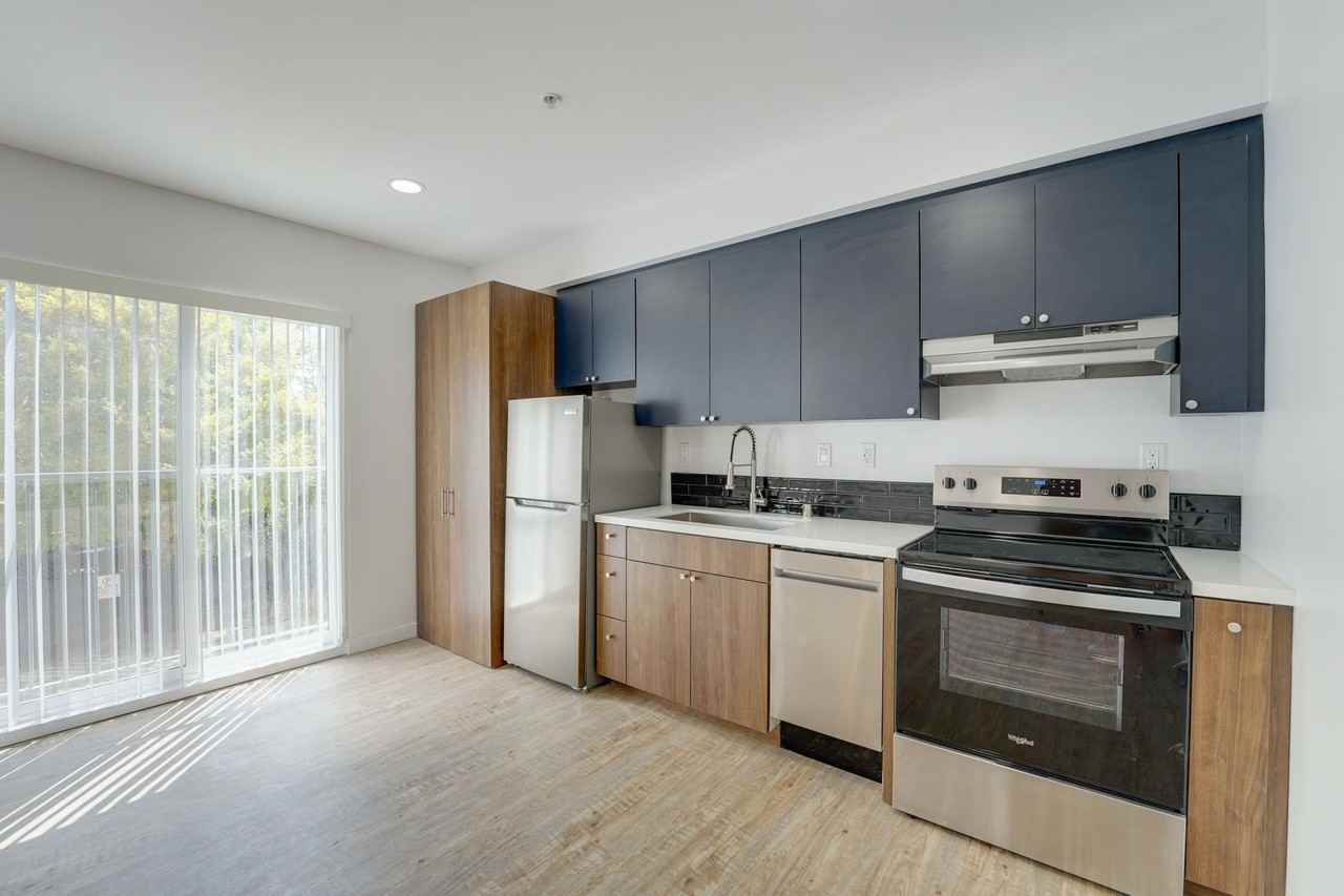 Duplet at Hillcrest | Modern Studio, 1 & 3 Bedroom Apartments - Photo 4 of 50