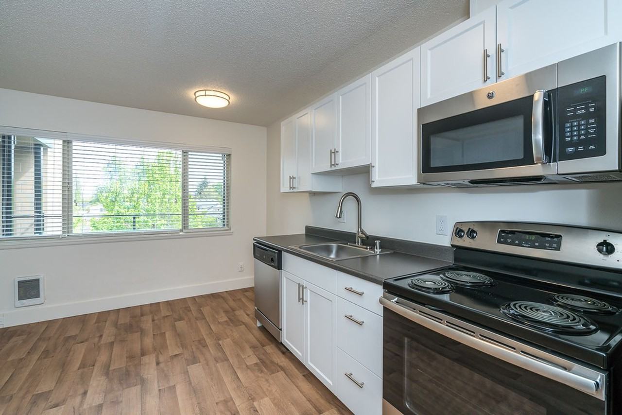 Uptown 7 Apartments - Photo 7 of 16