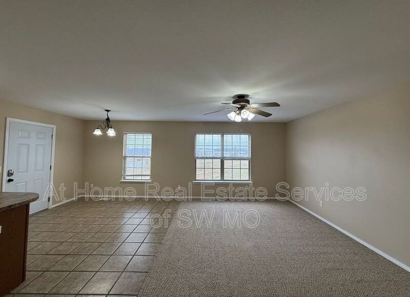 2302 W Jonquil Ln - Photo 3 of 17