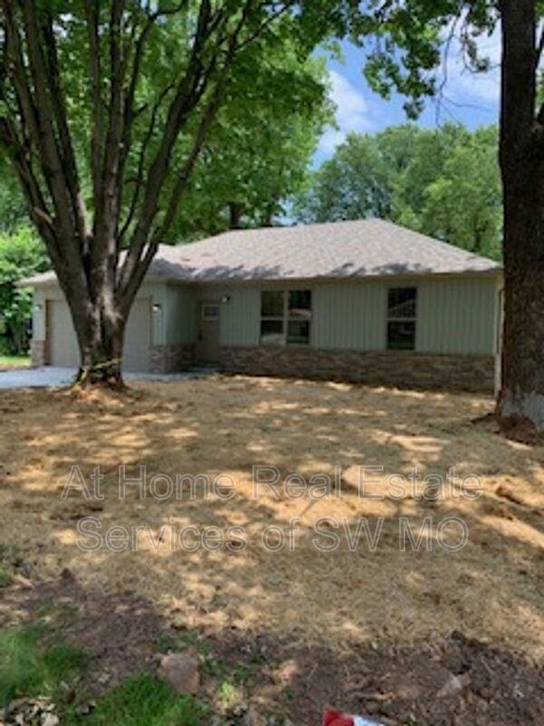 2028 S Lone Pine Ave - Photo 2 of 20