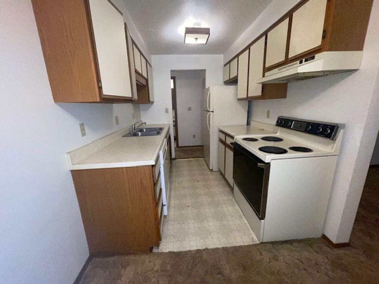 718 W 12th St - Photo 4 of 6