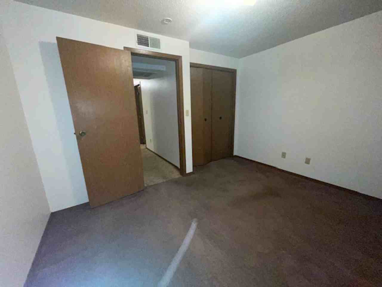 718 W 12th St - Photo 6 of 6