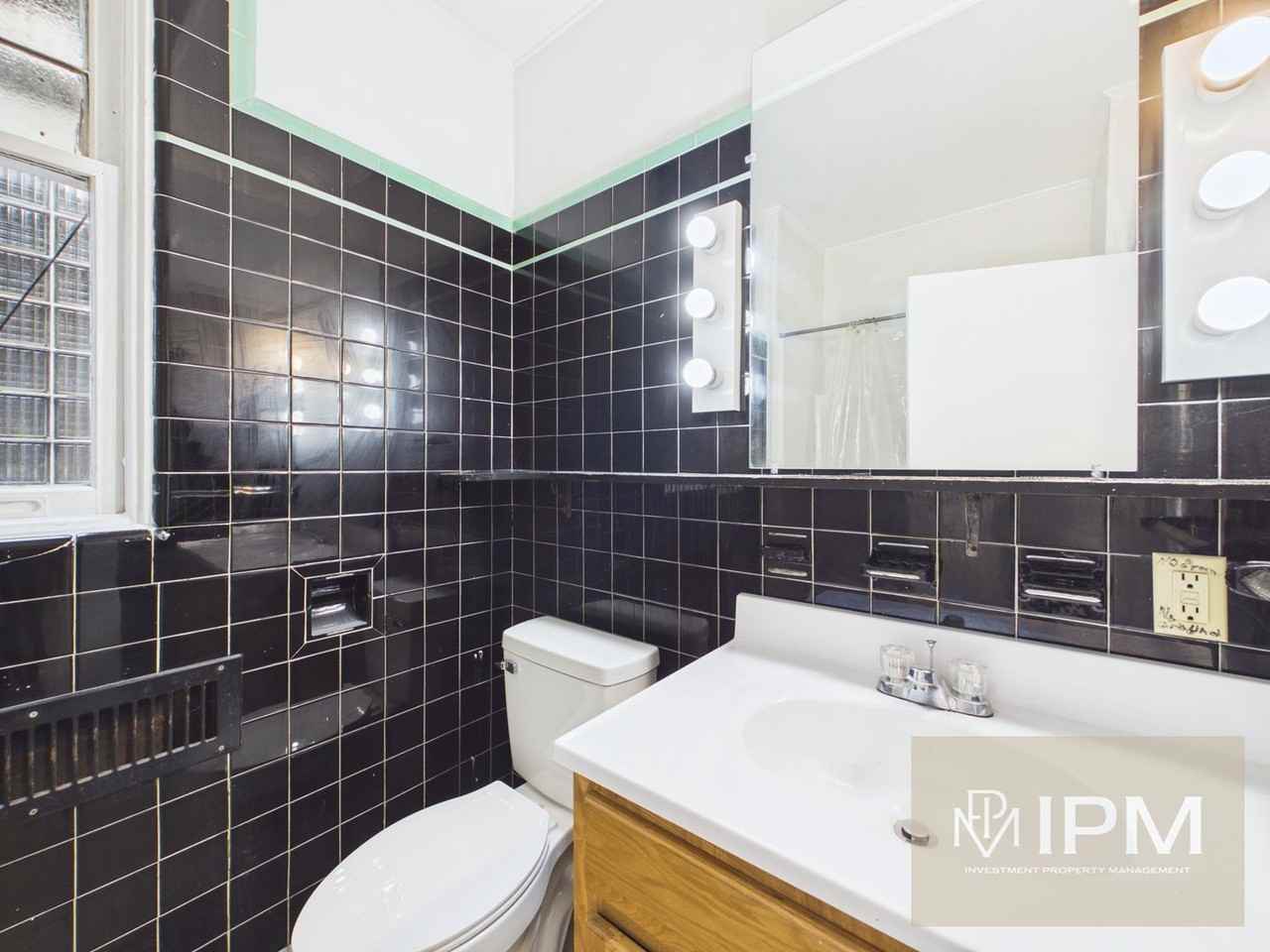 410-412 S George St - Photo 2 of 12