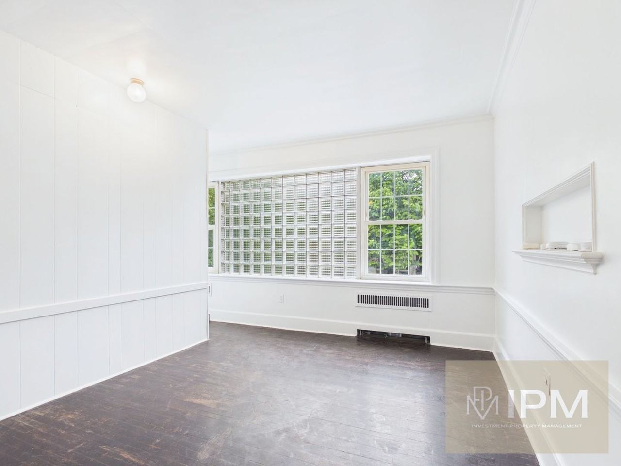 410-412 S George St - Photo 4 of 12