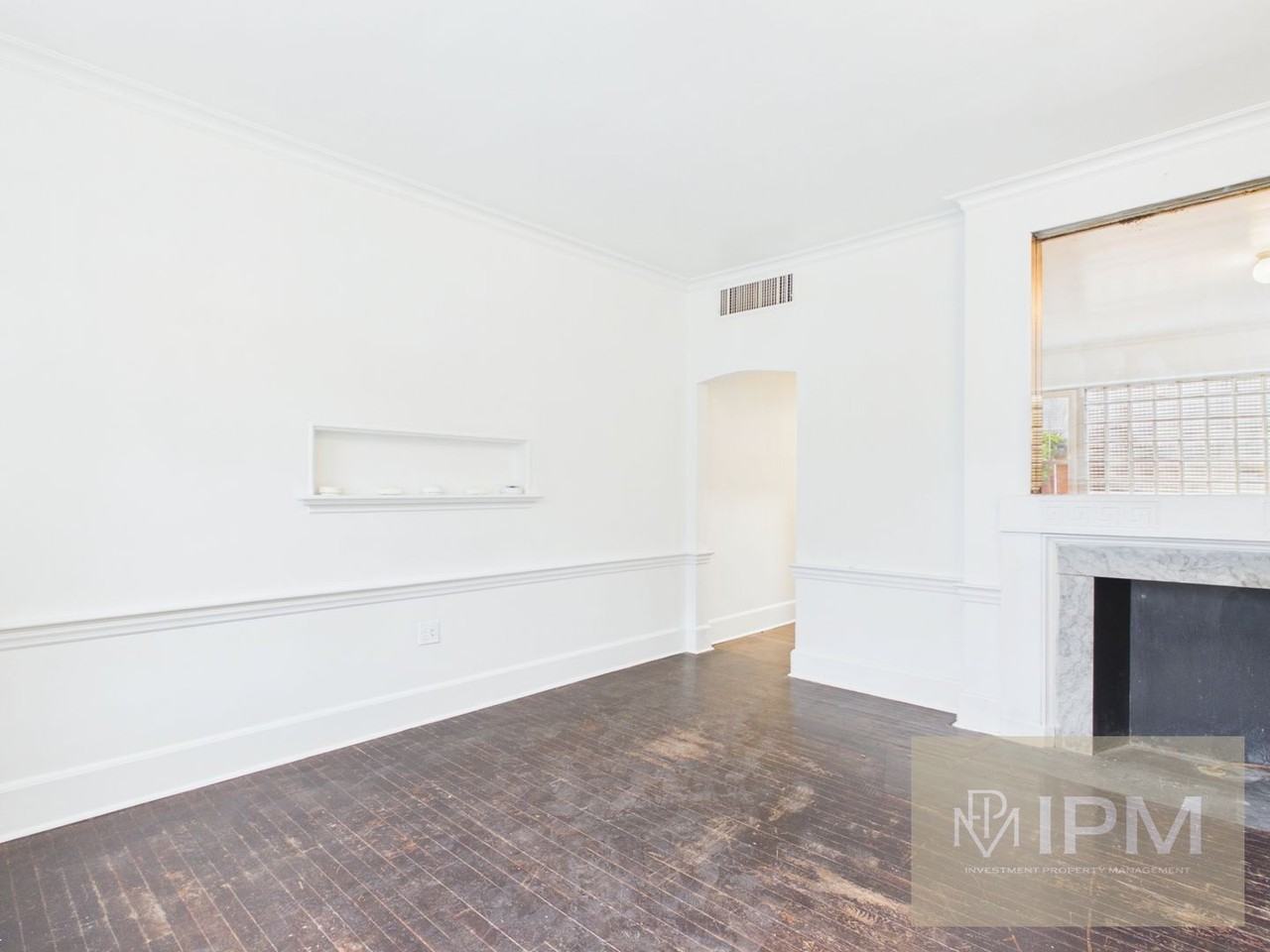 410-412 S George St - Photo 5 of 12