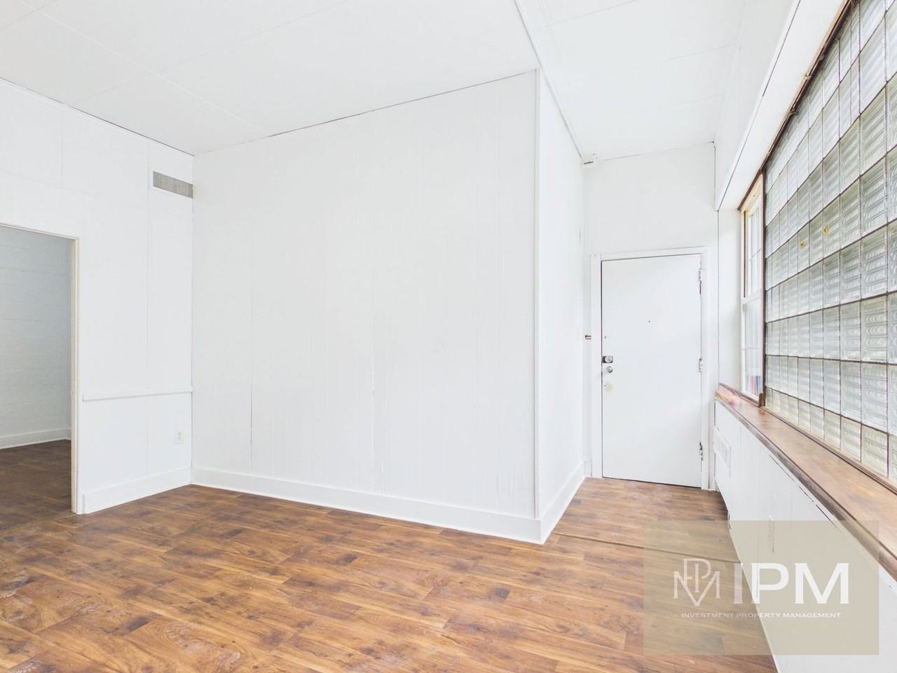 410-412 S George St - Photo 2 of 15
