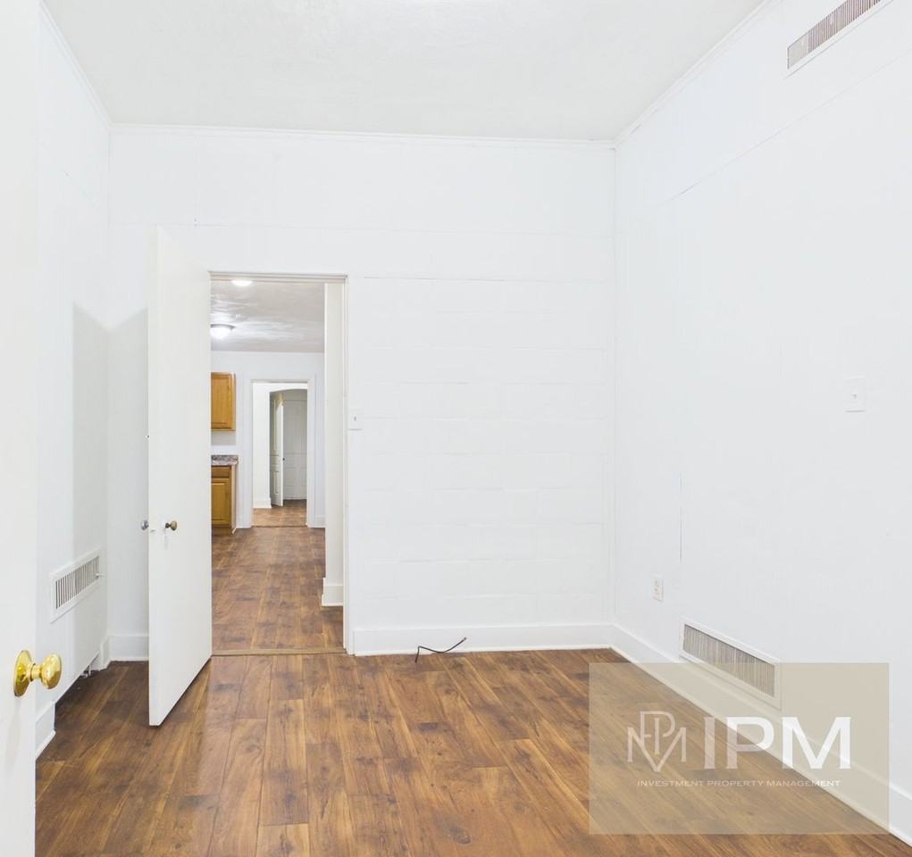 410-412 S George St - Photo 3 of 15