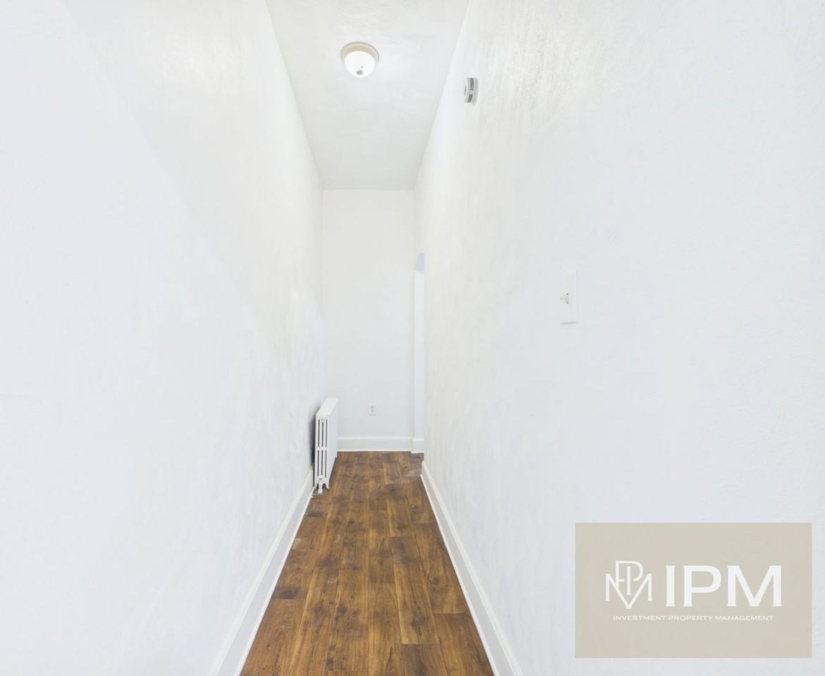 410-412 S George St - Photo 4 of 15