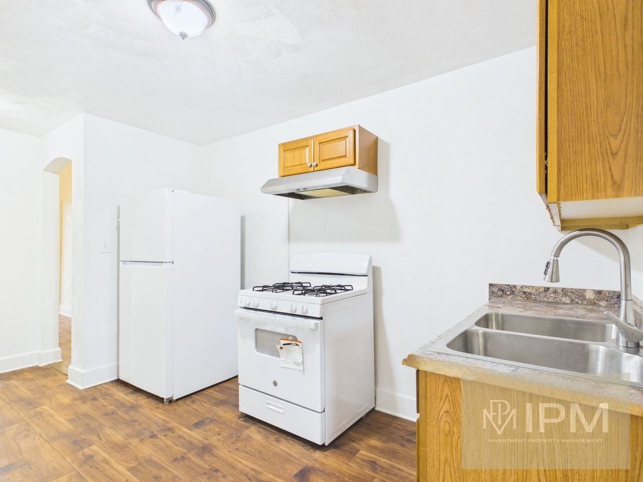 410-412 S George St - Photo 6 of 15