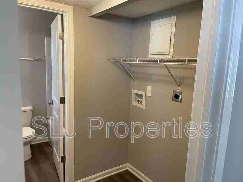 629 E Market St #1 - Photo 4 of 6