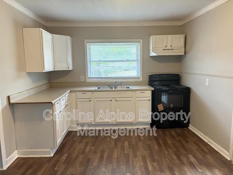 1320 Kenly St - Photo 3 of 20