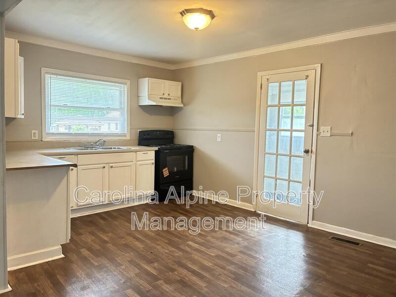 1320 Kenly St - Photo 4 of 20