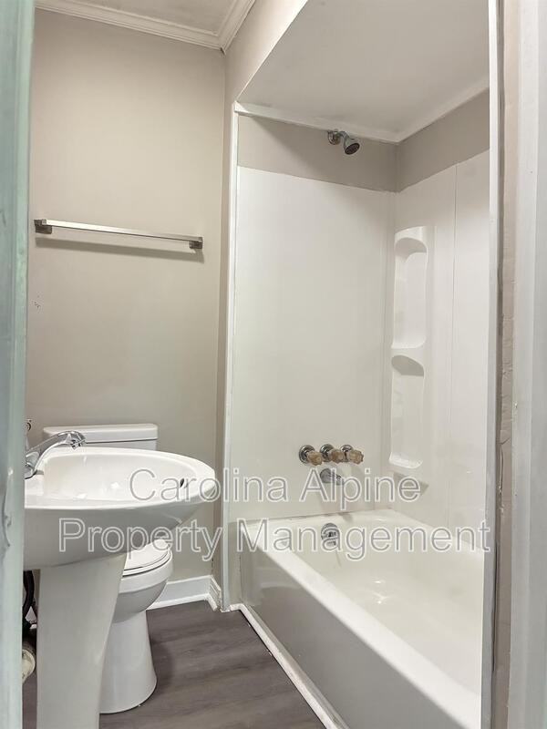 1320 Kenly St - Photo 5 of 20