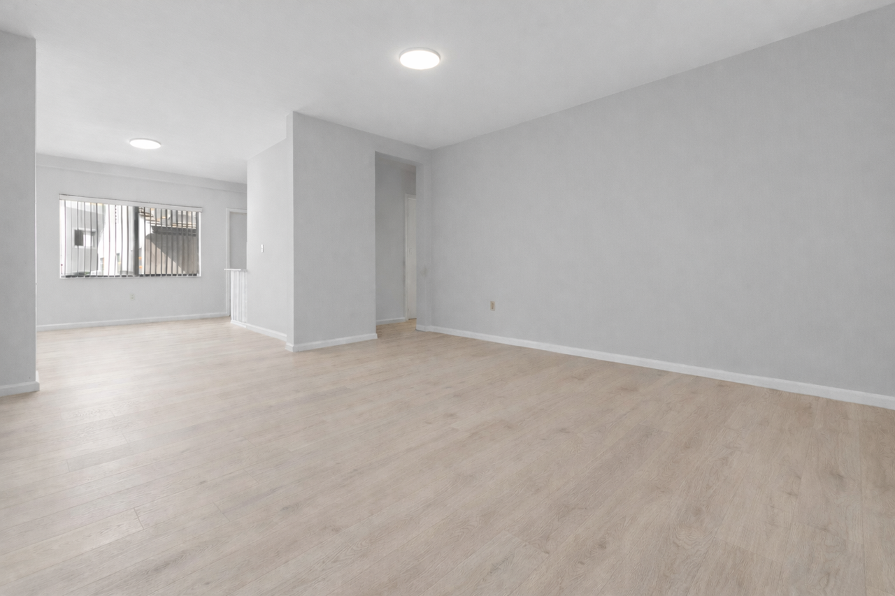Marseille Apts - Photo 5 of 10