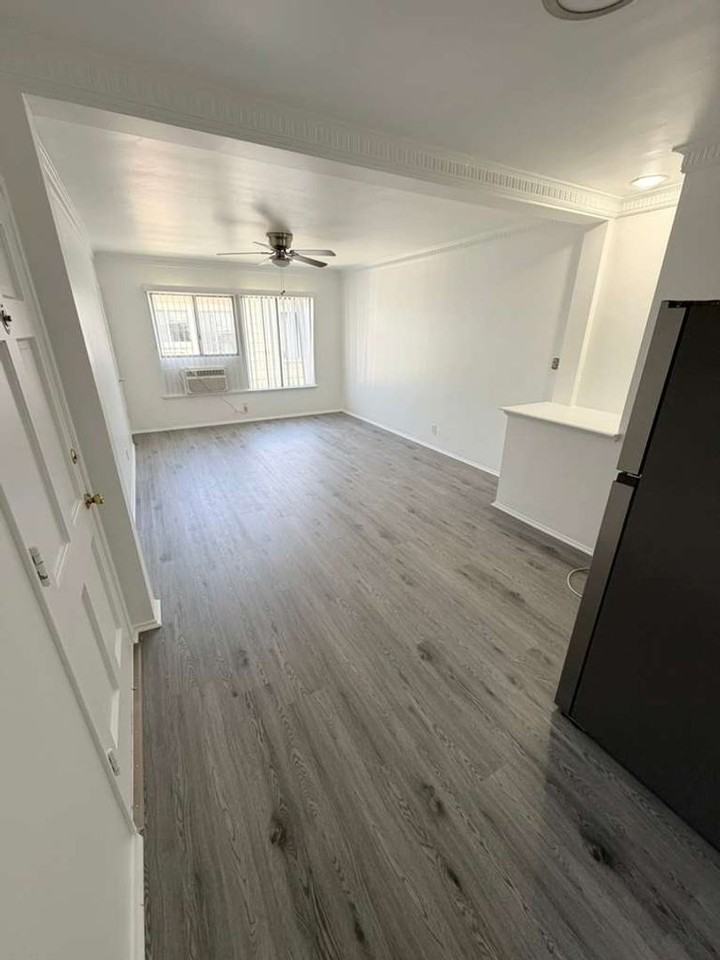 5309-5315 Whitsett Avenue - Photo 2 of 38