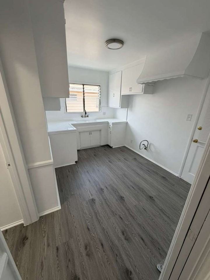 5309-5315 Whitsett Avenue - Photo 4 of 38