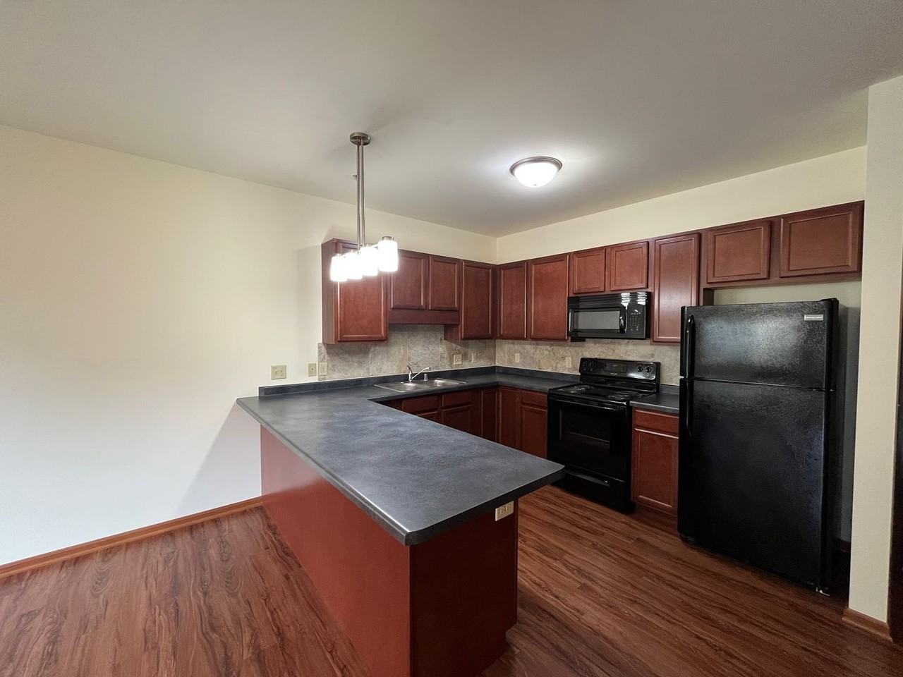 Granite Ridge Apartments LLC - Photo 3 of 7