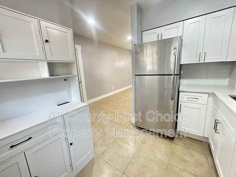 233 41st Ave Ne - Photo 5 of 18