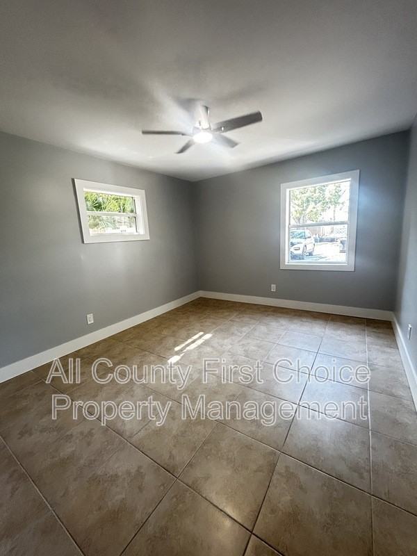233 41st Ave Ne - Photo 6 of 18
