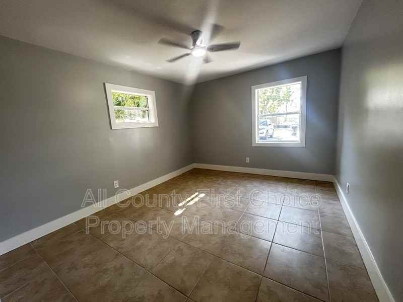 233 41st Ave Ne - Photo 7 of 18