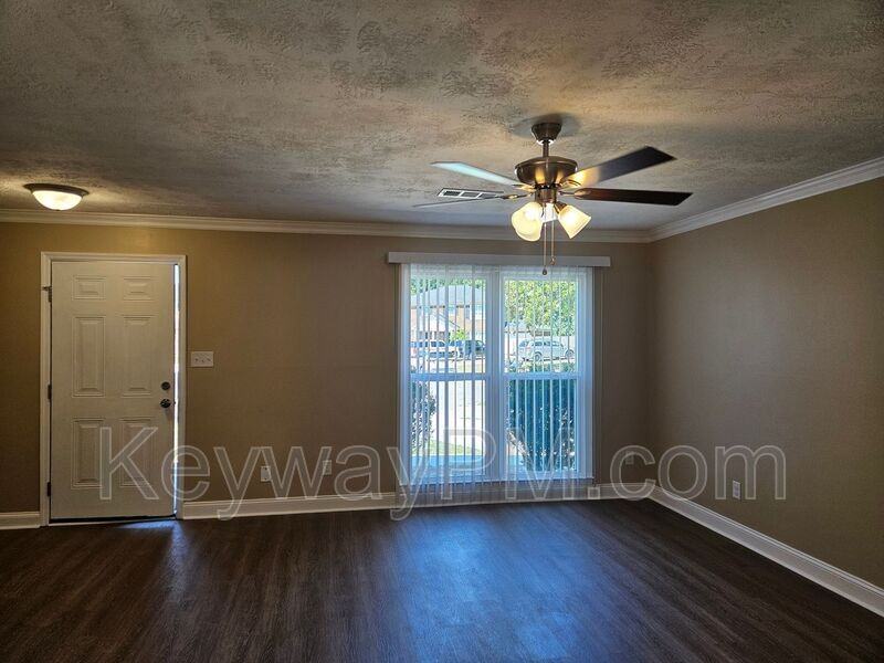 2326 Greengate Dr - Photo 4 of 24