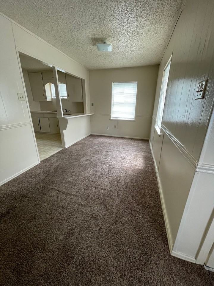 500 Loraine Cir - Photo 3 of 10
