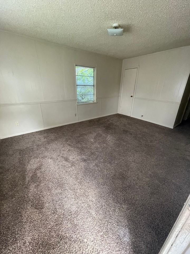 500 Loraine Cir - Photo 4 of 10