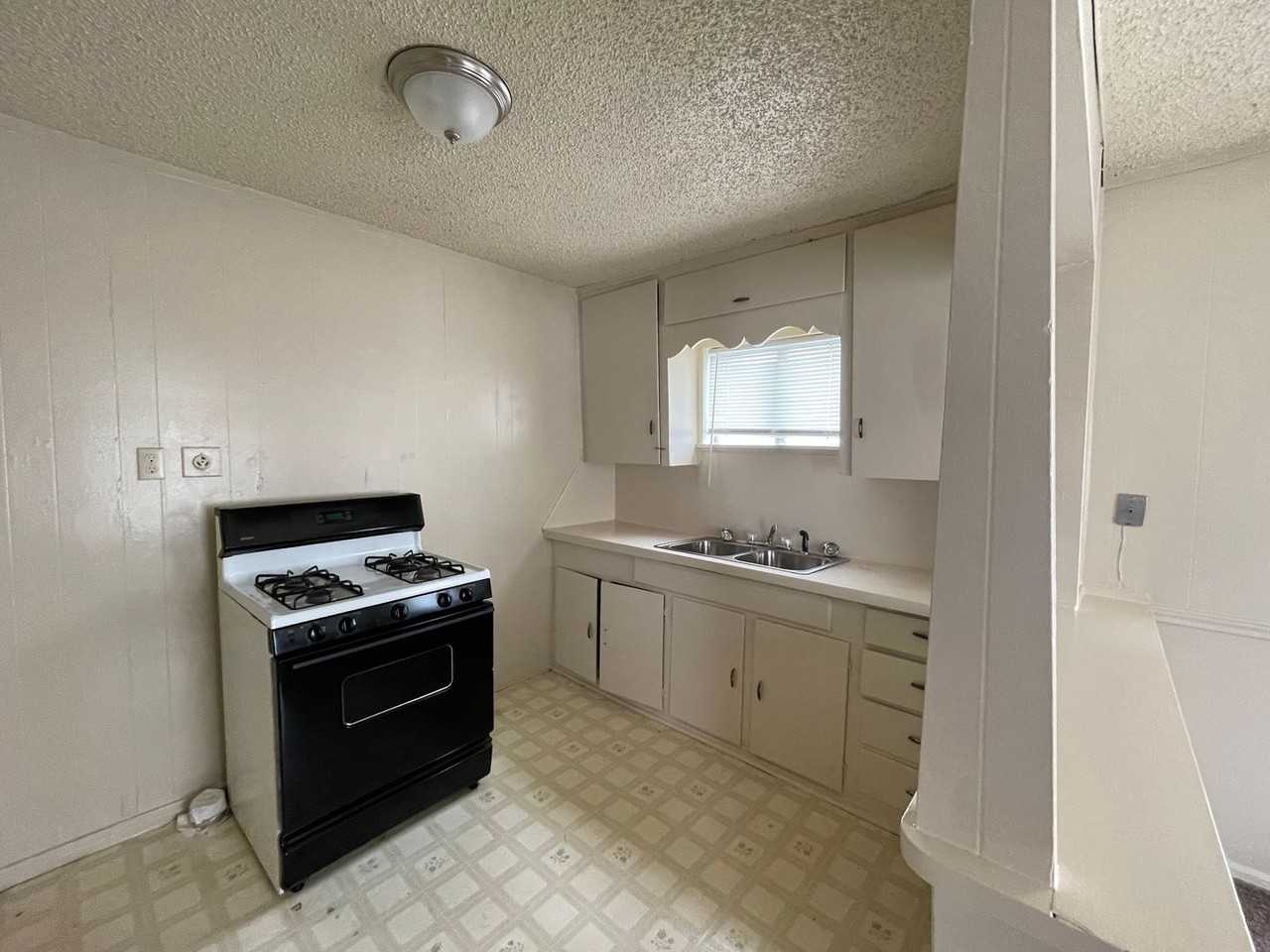 500 Loraine Cir - Photo 5 of 10