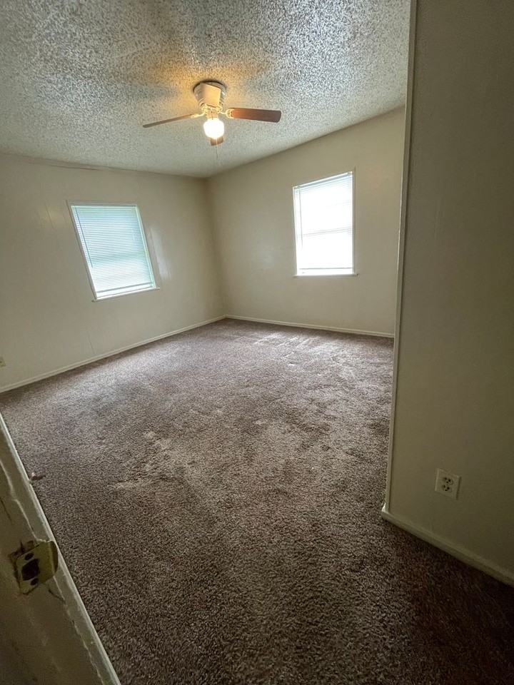 500 Loraine Cir - Photo 7 of 10