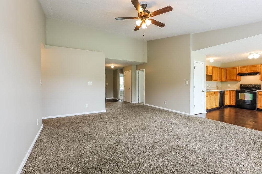 1083 Pine Ridge Way - Photo 4 of 16