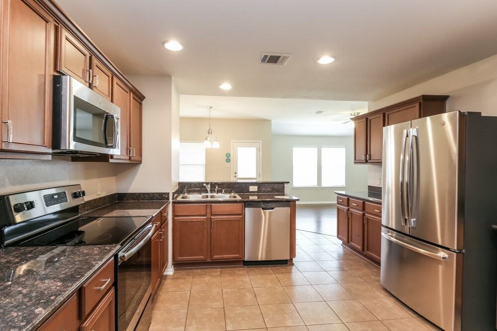 2116 Meadow View Dr - Photo 6 of 16