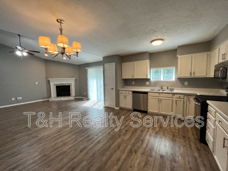 6528 Adamson Ct - Photo 4 of 19