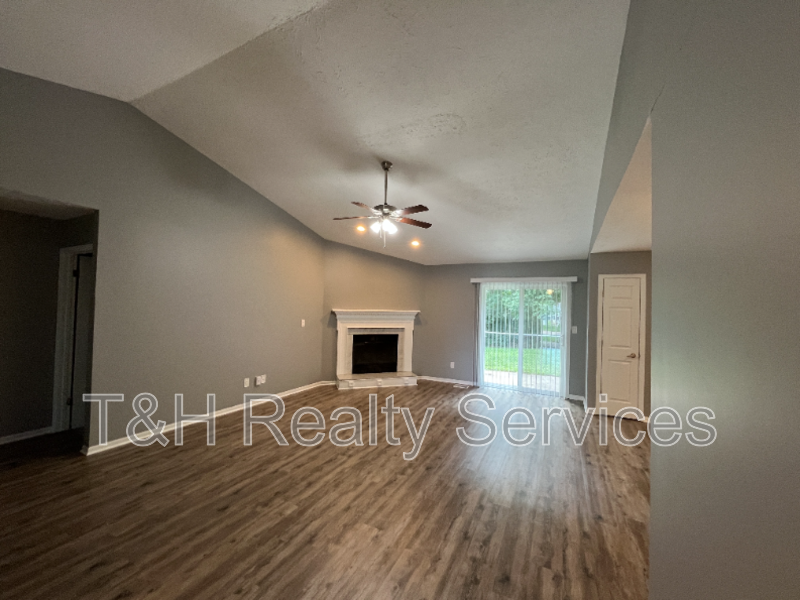 6528 Adamson Ct - Photo 5 of 19