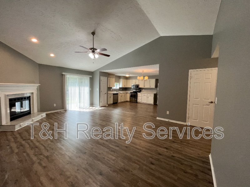 6528 Adamson Ct - Photo 6 of 19