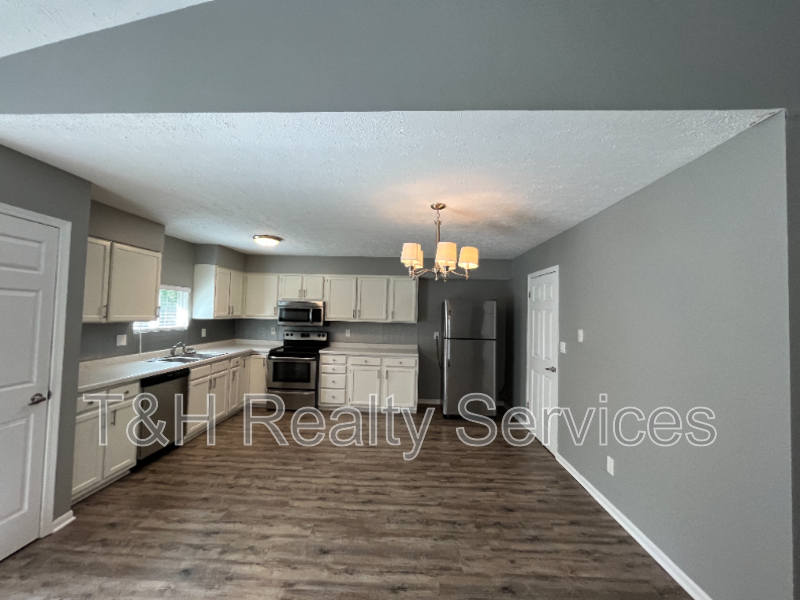 6528 Adamson Ct - Photo 7 of 19