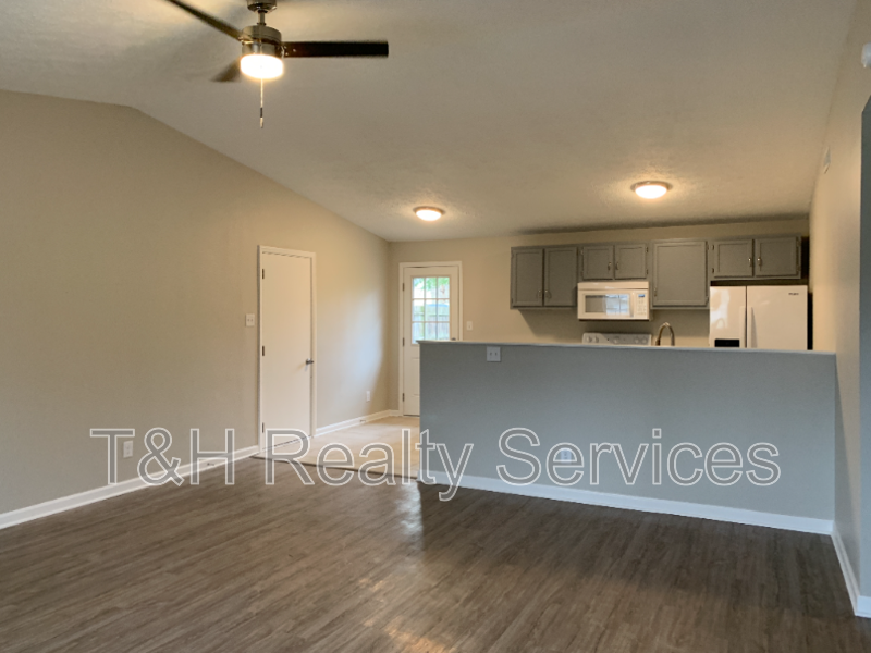 8705 Zephyr Dr - Photo 5 of 25