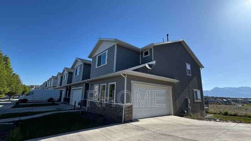 8044 N Clydesdale Dr #4 - Photo 3 of 31
