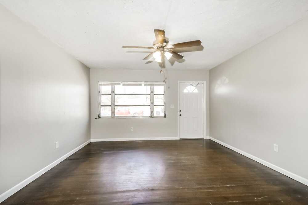 926 S B St - Photo 4 of 25