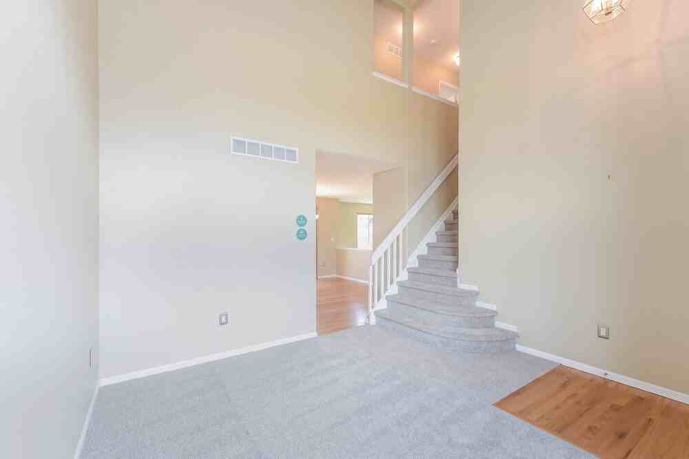5544 S Wenatchee St - Photo 7 of 18