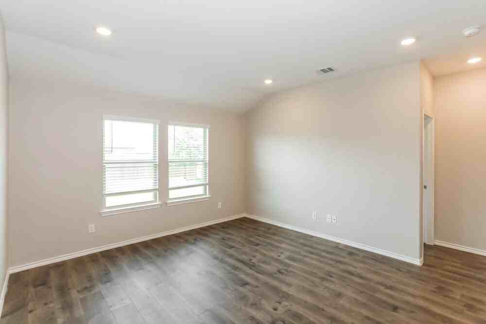 980 Alton Dr - Photo 3 of 16