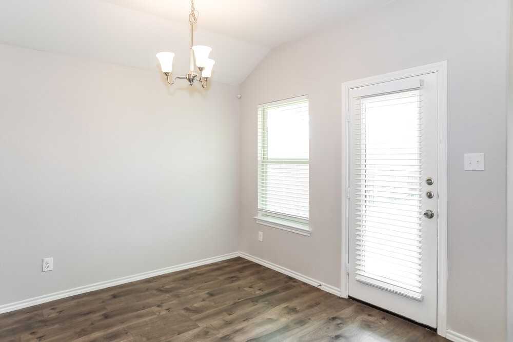 980 Alton Dr - Photo 4 of 16