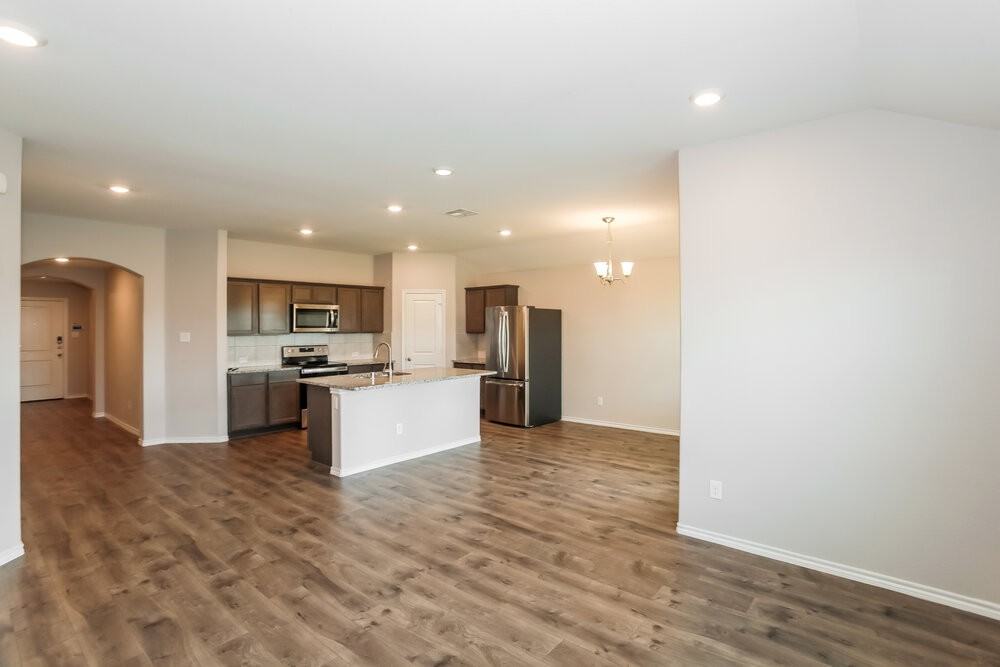 980 Alton Dr - Photo 5 of 16