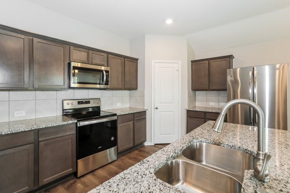 980 Alton Dr - Photo 6 of 16