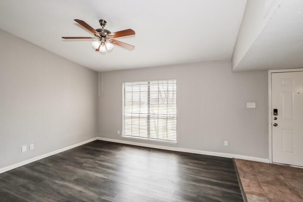 2109 Kings Rd - Photo 3 of 16
