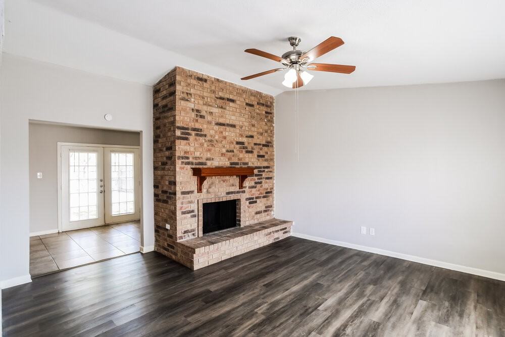 2109 Kings Rd - Photo 4 of 16