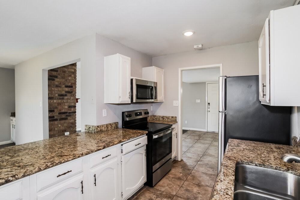 2109 Kings Rd - Photo 7 of 16