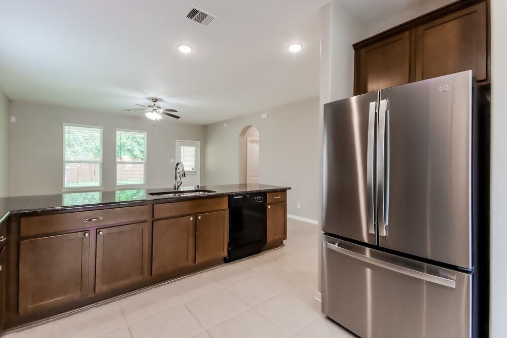 614 Companion Dr - Photo 7 of 19