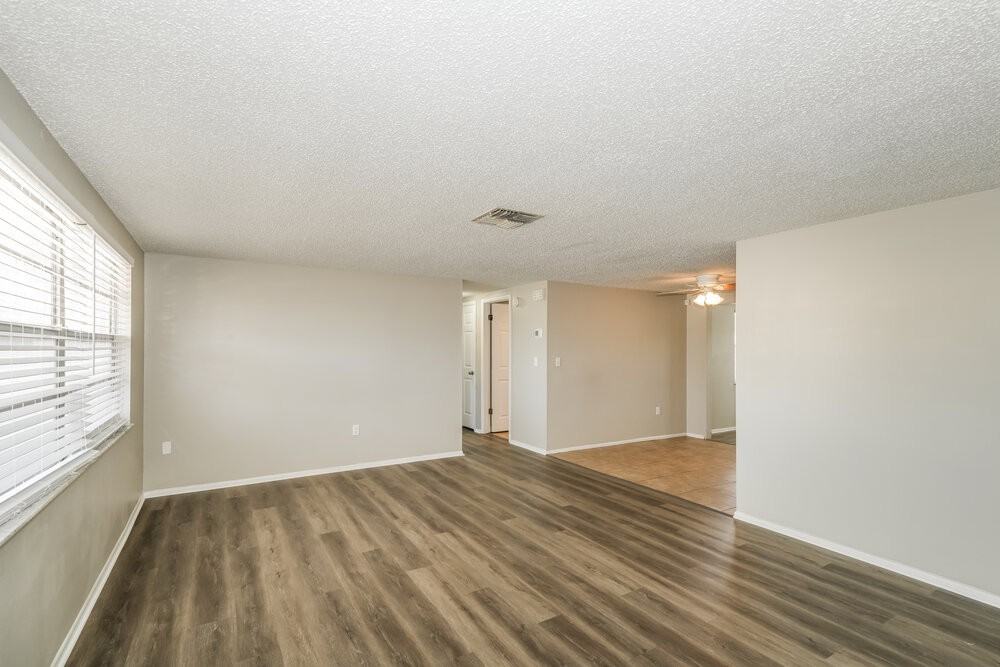11610 Meadow Dr - Photo 3 of 16