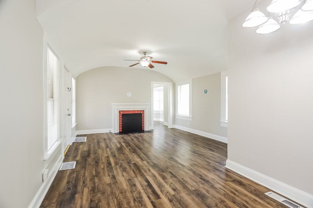 624 9th Ave - Photo 4 of 19